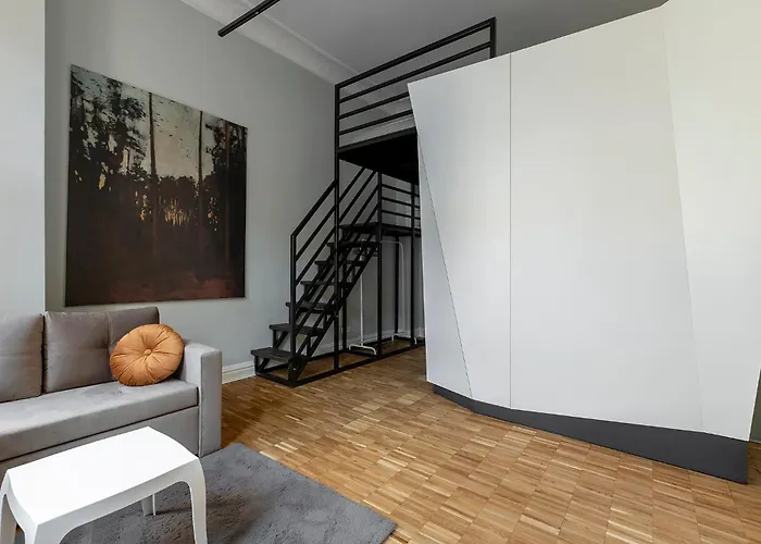 Chelmonskiego 8-04 By Farkas *